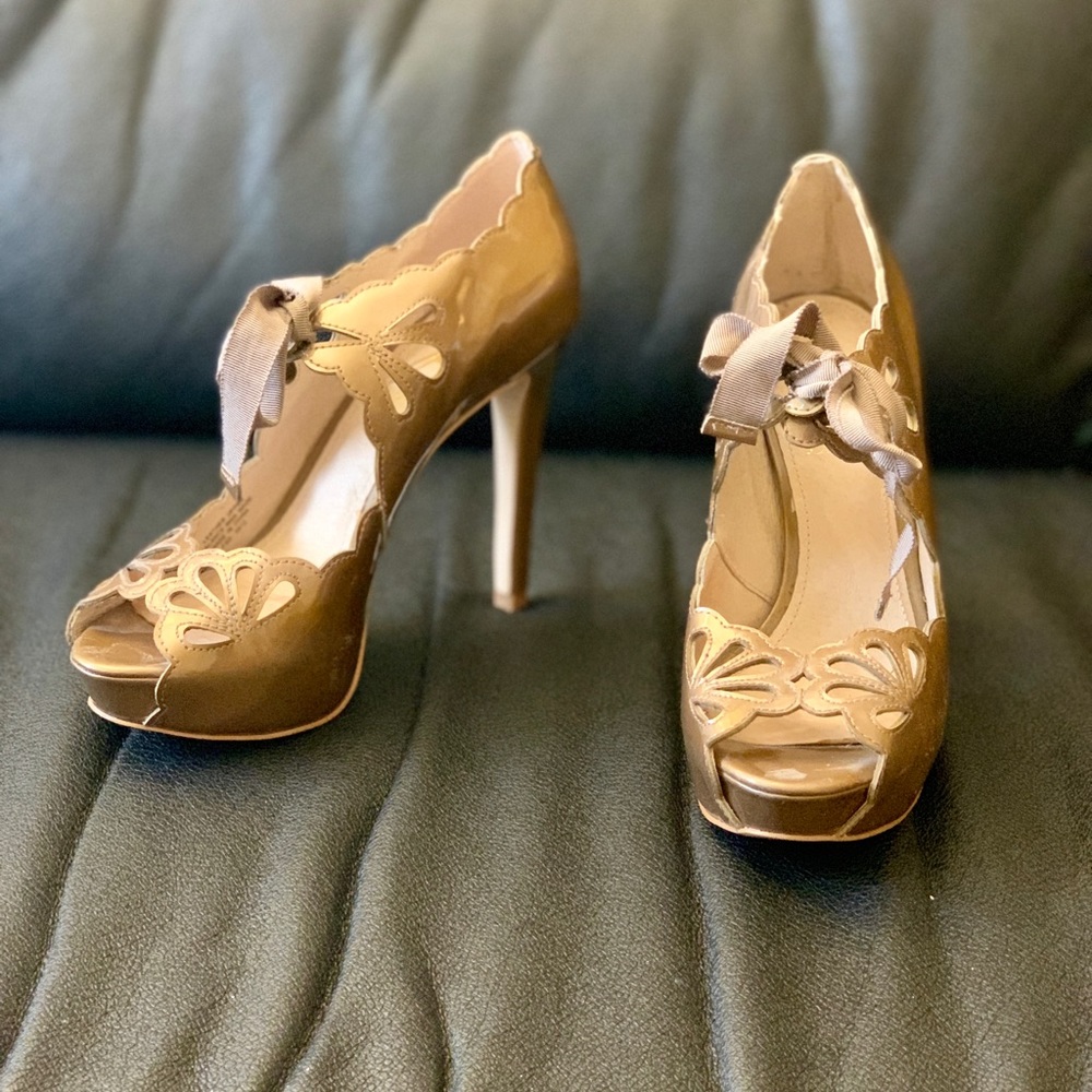 Joan & David Platform Pumps 6.5